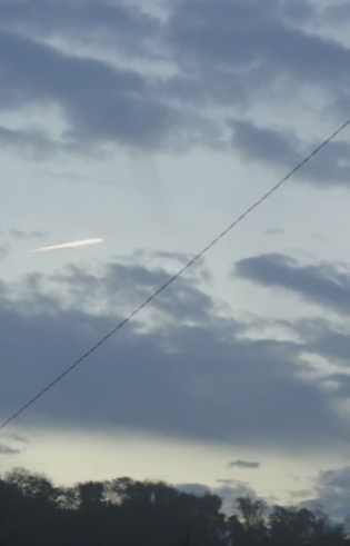 【正体は？】福島M7.4地震の直後に群馬県沼田市の女子高生が謎の飛行物体を撮影！「UFOだ！」「隕石か火球では！？」