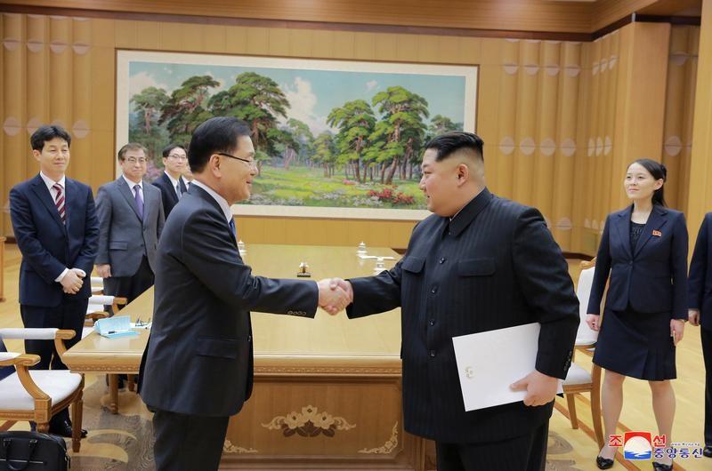 【朗報】南北首脳会談の開催が決定！韓国特使を金正恩氏が熱烈歓迎し、交渉中は核実験・ミサイル発射停止を明言！場合によっては核放棄も示唆！