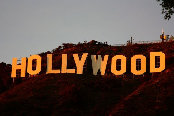 【ゆるねと通信】トランプ政権・すべての海外制作映画に100％の関税を課す方針を表明！、青森県の広範囲で「謎の巨大爆発音」が発生！、米ディズニー「実写版白雪姫」が約165億円の大赤字！