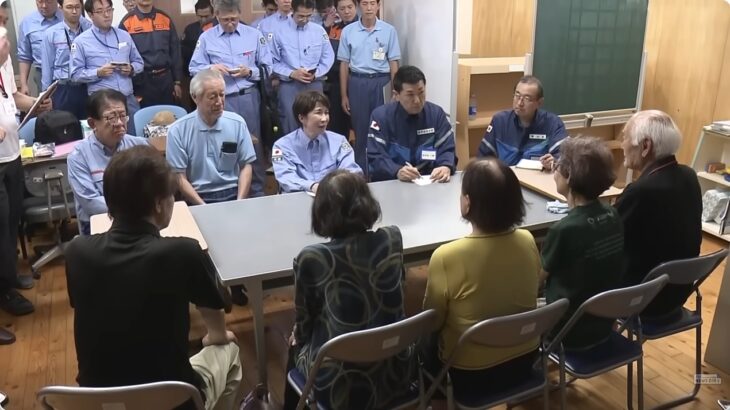 【バカイチイズム全開】高市総理の熊本訪問、厳選された「上級被災者」と面談し歯の浮くような称賛と感謝にご満悦！一方で「一般被災者」に対してはドアから顔を出して一言発するだけ（数秒程度）で終了！→現場の生の声や厳しい意見を「完全シャットアウト」！